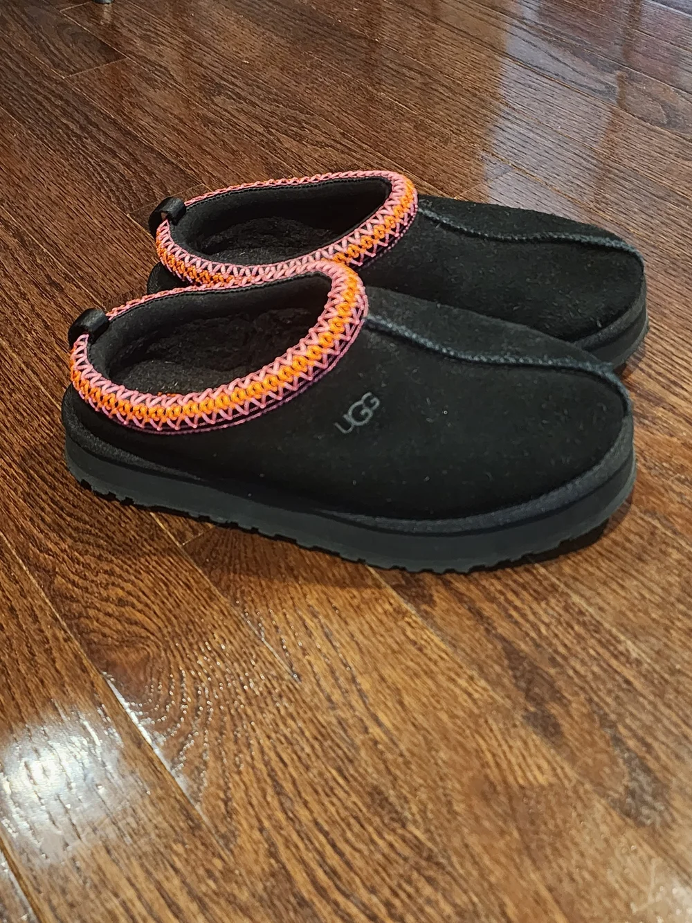 UGG Tazz (Big Kids) Black Slip-On Clog with Pink-Orange Trim